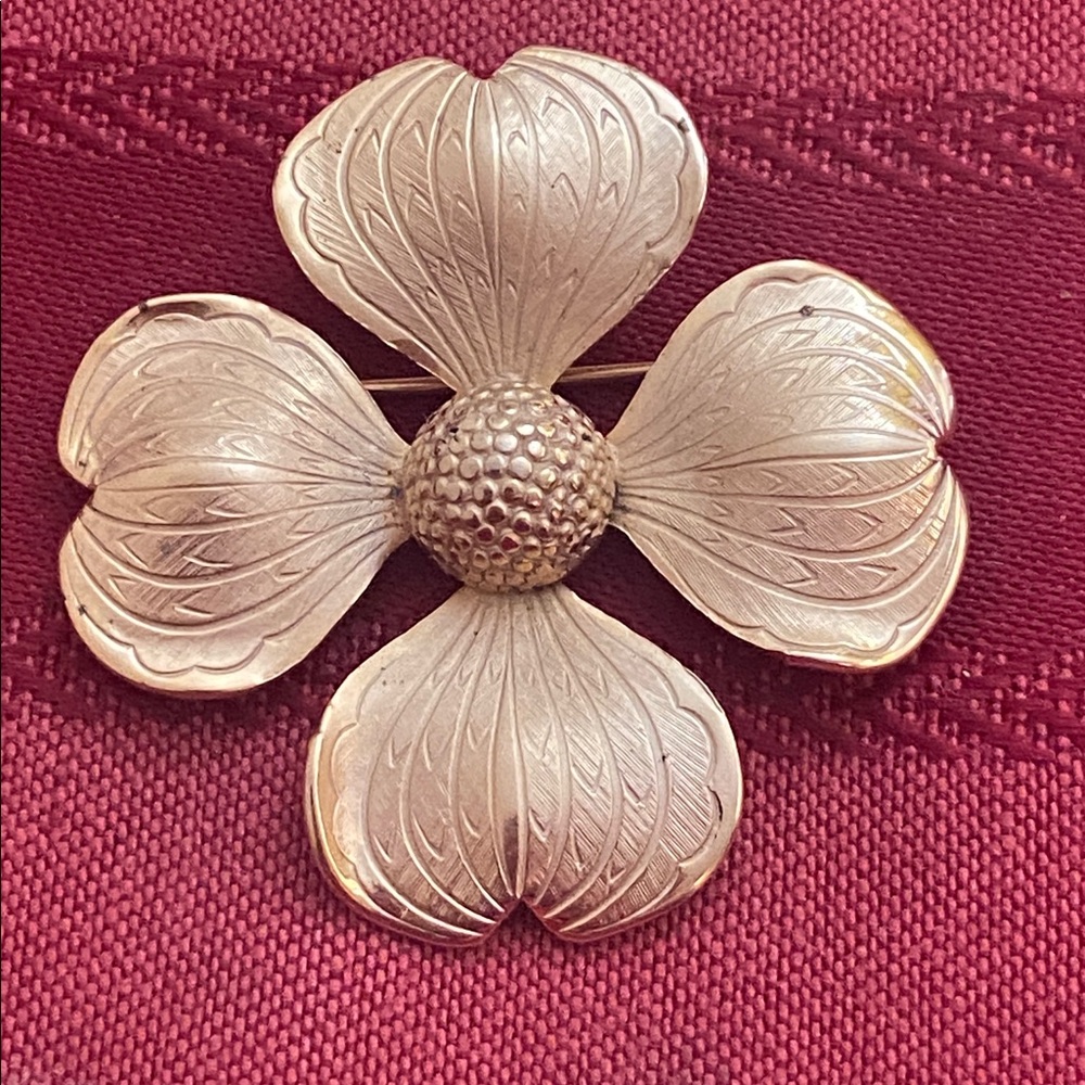 Vintage GIOVANNI Gold Tone Dogwood Flower Broach
